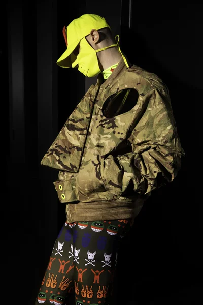 Look 19